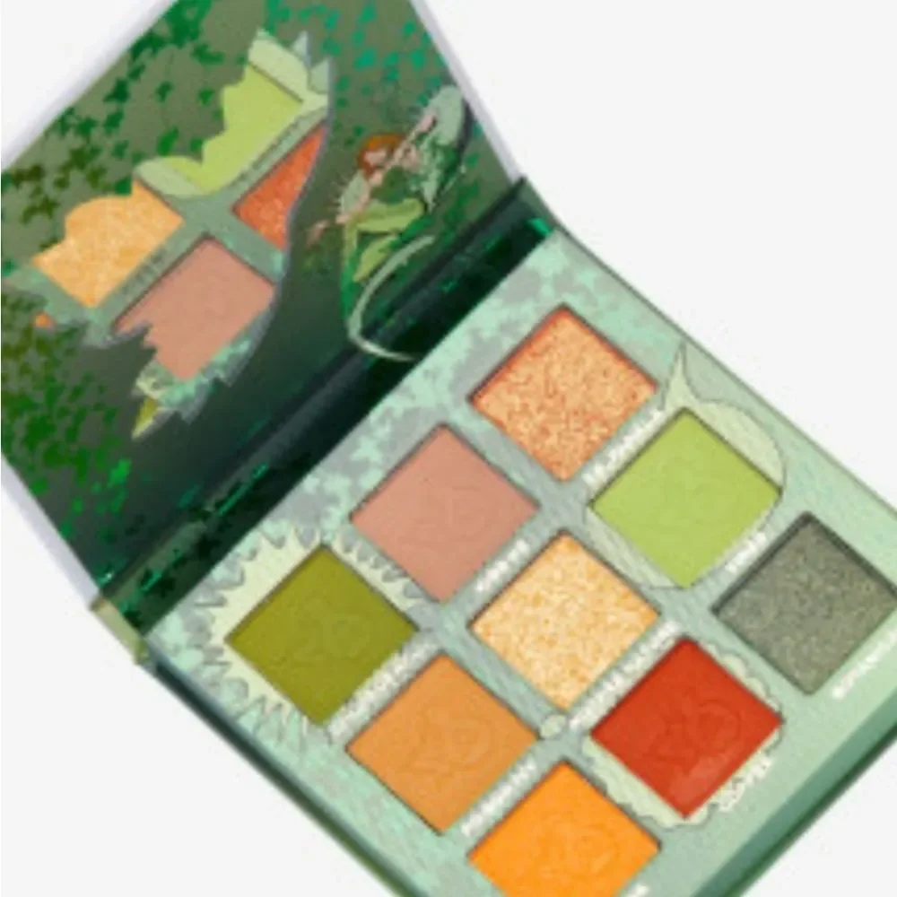 Revolution Beauty‎ X DC Comics Poison Ivy Botanical Beauty Shadow Palette